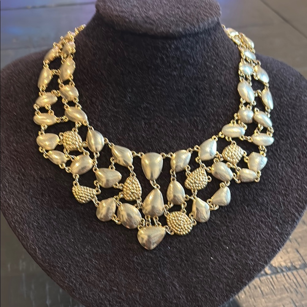 Collar Elegant Silver Tone Statement Necklace